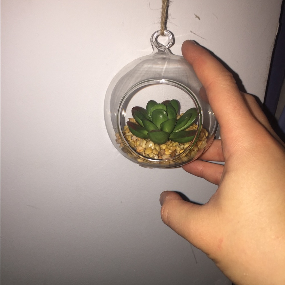 HANGING FAUX PLANT DECOR PIECE